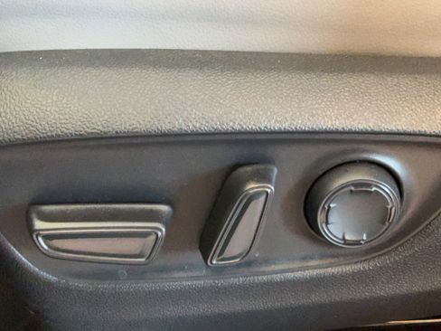 Certified 2025 Toyota Sienna XLE FWD image 22