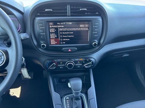 Used 2025 Kia Soul LX w/ LX Technology Package FWD image 17