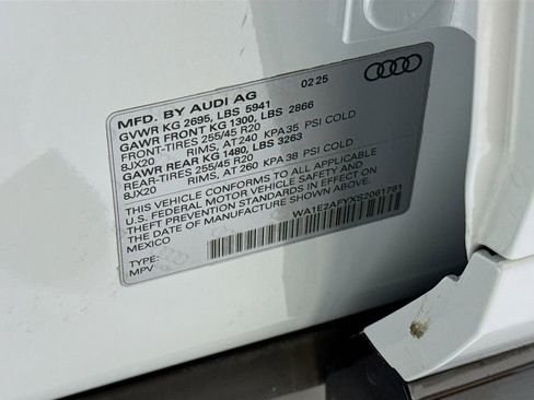 Certified 2025 Audi Q5 e Premium Plus w/ Premium Plus Package image 35