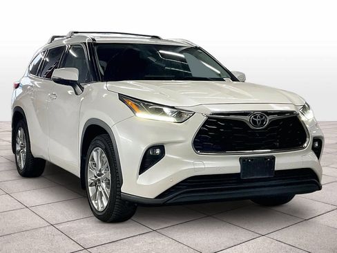 Used 2022 Toyota Highlander Limited image 2