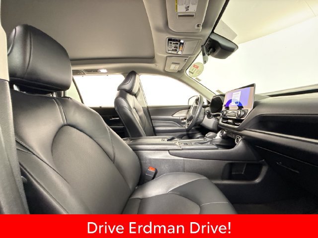 Used 2024 Toyota Grand Highlander AWD image 25