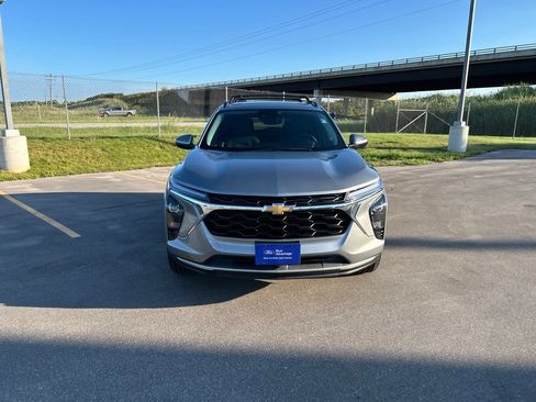 Used 2024 Chevrolet Trax LT w/ Driver Confidence Package FWD image 24