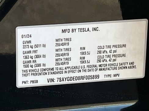 Used 2024 Tesla Model Y 2WD image 31