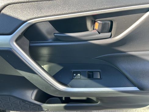 Used 2021 Toyota RAV4 LE image 38