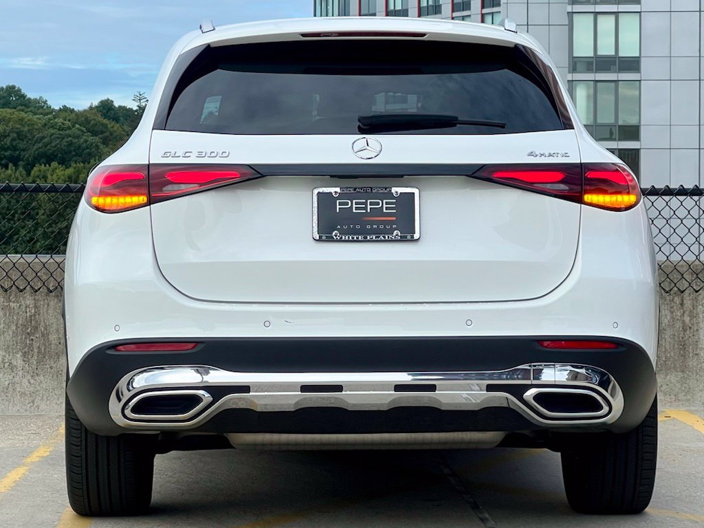 Used 2025 Mercedes-Benz GLC 300 4MATIC image 6