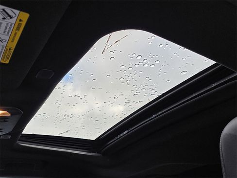 Used 2024 Toyota Highlander XSE image 11