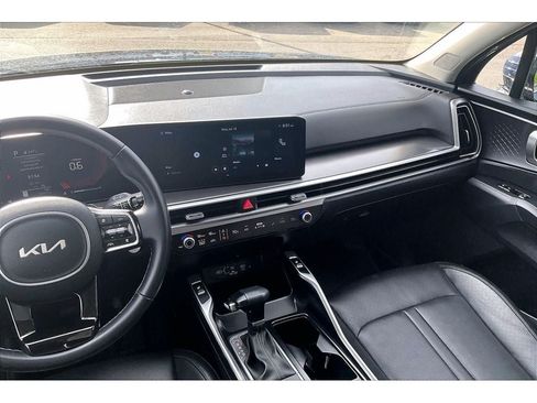 Used 2024 Kia Sorento S w/ Panoramic Sunroof Package FWD image 7