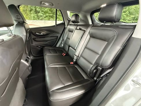 Used 2022 GMC Terrain SLT image 19