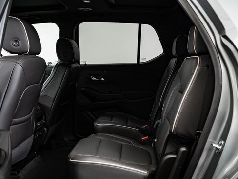 Used 2023 Chevrolet Traverse Premier image 44