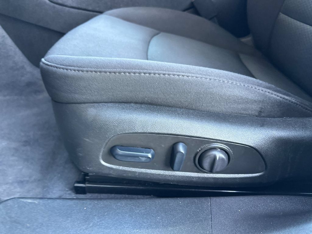 Used 2024 Chevrolet Malibu LT FWD image 13
