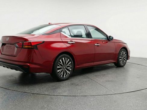 Used 2025 Nissan Altima 2.5 SV image 9