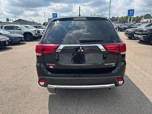 Used 2016 Mitsubishi Outlander SE AWD/4WD image 6