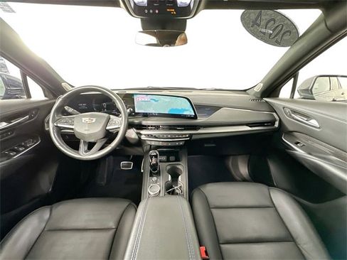 Used 2024 Cadillac XT4 Sport image 3