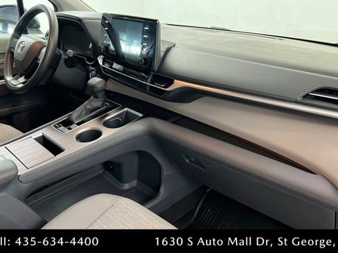 Used 2023 Toyota Sienna LE AWD/4WD image 23