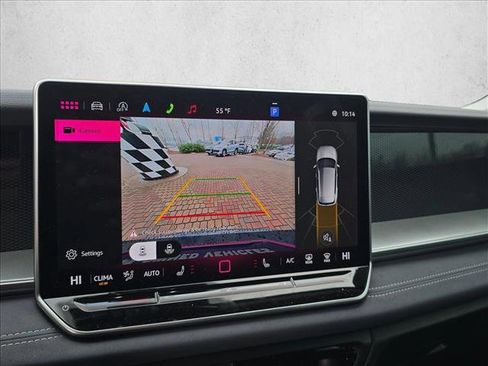 Used 2025 Volkswagen Tiguan SE image 12