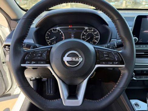 Used 2024 Nissan Altima 2.5 SR image 13