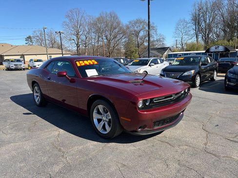 Used 2021 Dodge Challenger SXT image 9