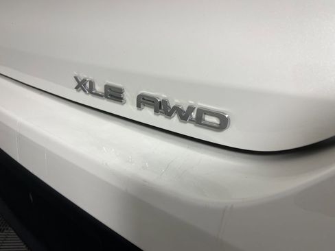 Used 2021 Toyota Highlander XLE image 20