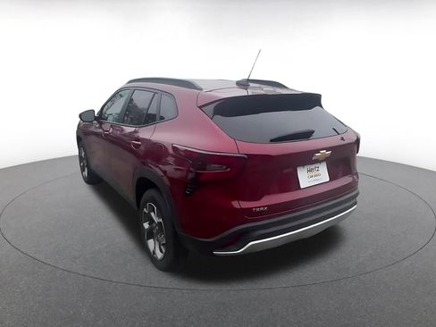 Used 2025 Chevrolet Trax LT w/ LT Convenience Package image 11