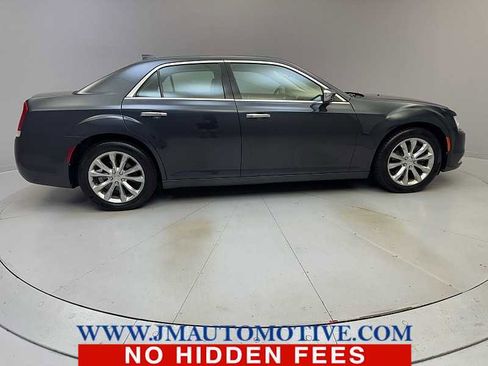 Used 2019 Chrysler 300 Limited w/ Safetytec Plus Group image 6