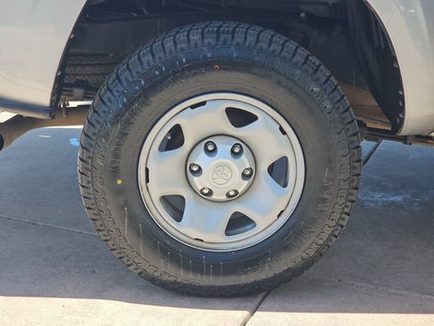 Used 2022 Toyota Tacoma SR AWD/4WD image 37