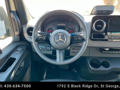 Used 2025 Mercedes-Benz Sprinter 2500 image 12