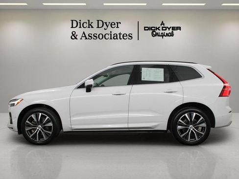 Used 2022 Volvo XC60 B5 Momentum w/ Advanced Package FWD image 15