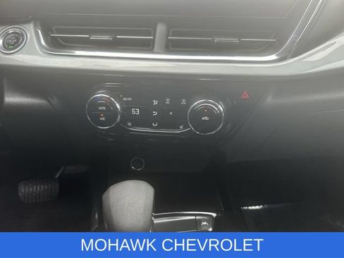 Used 2025 Chevrolet Trax LT w/ Driver Confidence Package FWD image 34