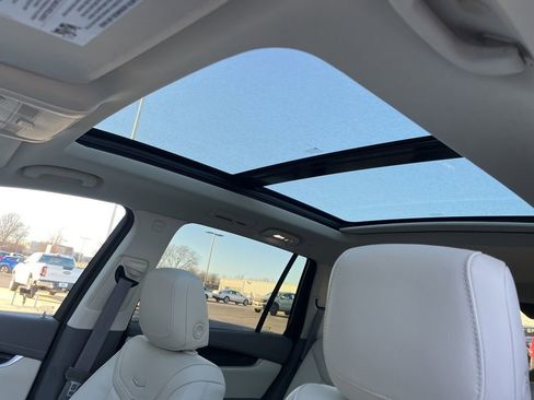 Used 2023 Cadillac XT6 Premium Luxury w/ Technology Package image 7