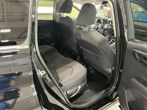 Used 2023 Toyota Highlander LE AWD/4WD image 16
