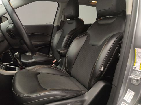 Used 2019 Jeep Compass Latitude FWD image 17