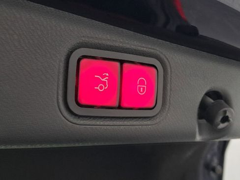 Used 2018 Mercedes-Benz E 300 4MATIC image 41