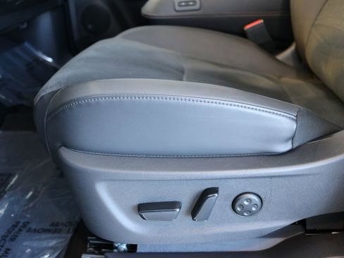 Used 2023 Nissan Ariya AWD image 16