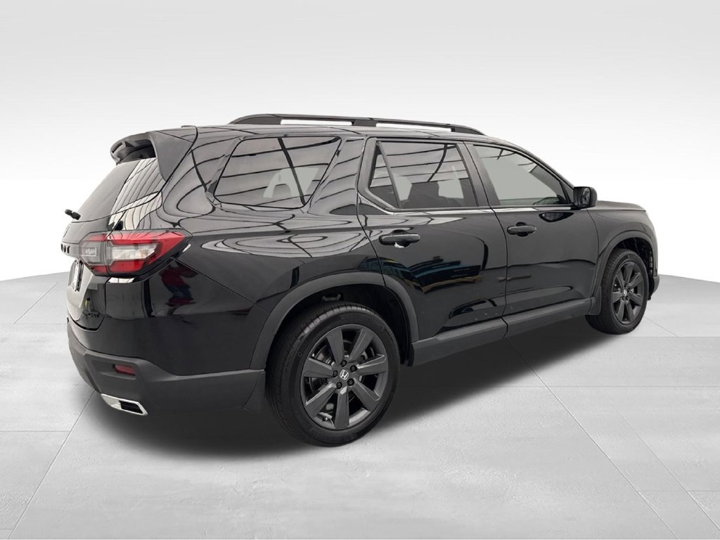 Certified 2025 Honda Pilot Sport image 13