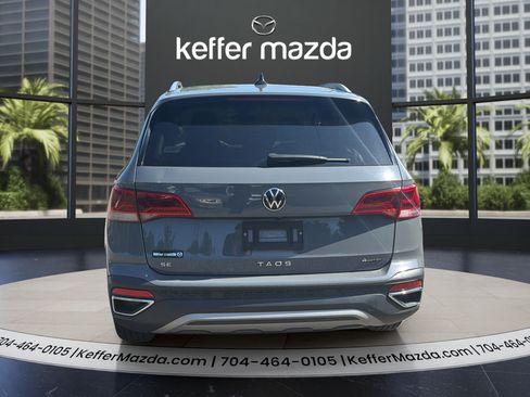 Used 2022 Volkswagen Taos SE w/ Panoramic Sunroof Package AWD/4WD image 6