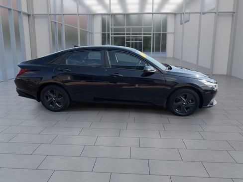 Used 2023 Hyundai Elantra Blue FWD image 9