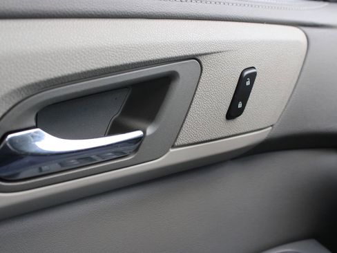 Used 2016 Chevrolet Traverse LS image 23