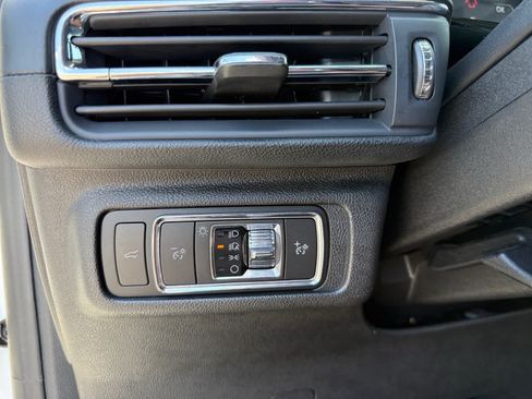 Used 2021 Lincoln Corsair AWD w/ Equipment Group 101A image 26