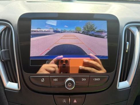 Used 2025 Chevrolet Malibu LT FWD image 23