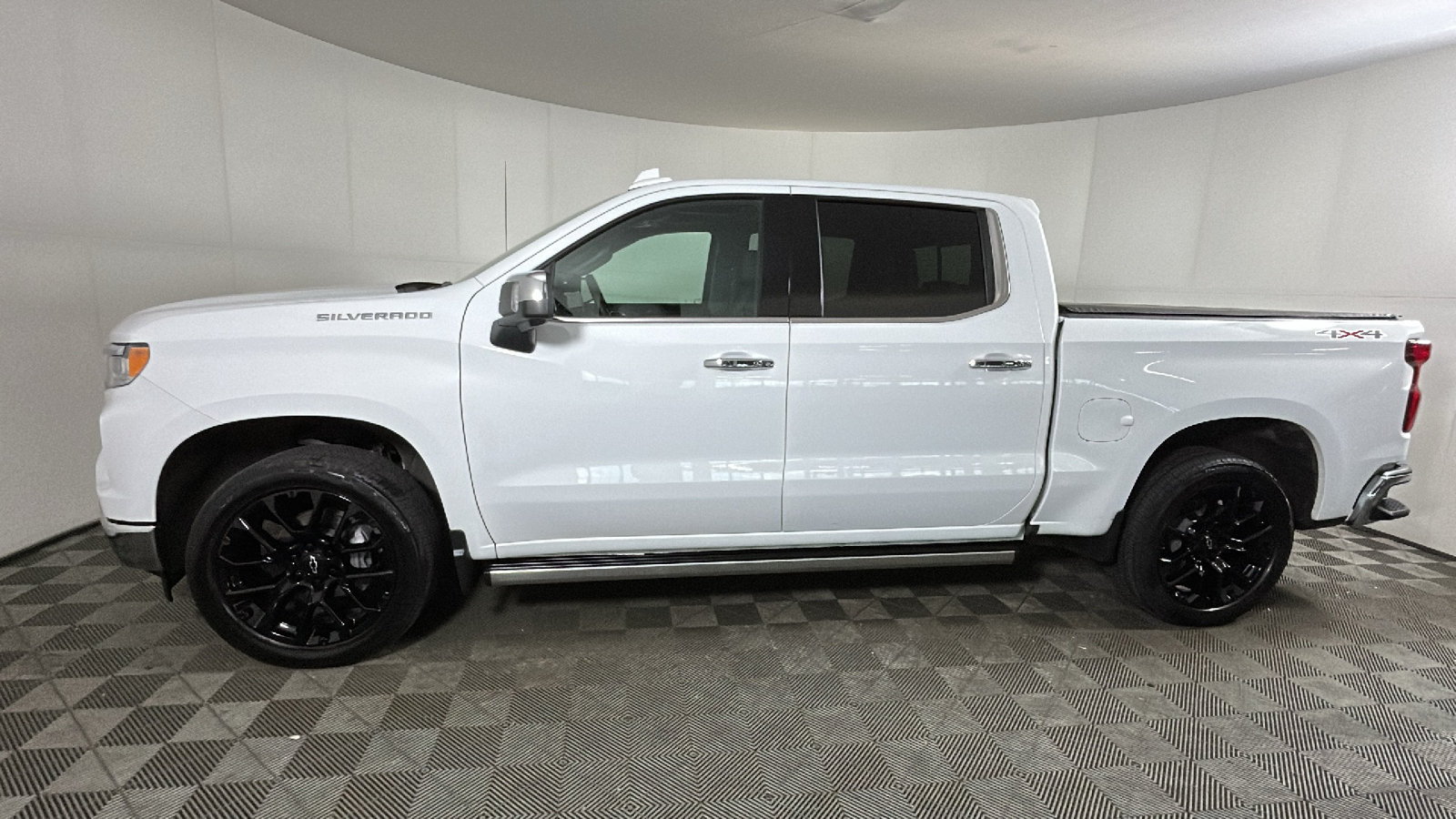 Used 2025 Chevrolet Silverado 1500 LTZ w/ LTZ Premium Package AWD/4WD image 7