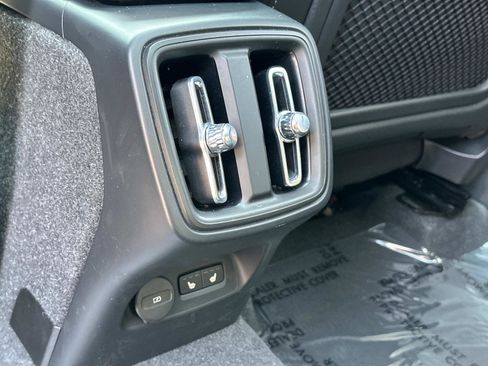 Certified 2024 Volvo XC40 B5 Ultimate w/ Climate Package image 22