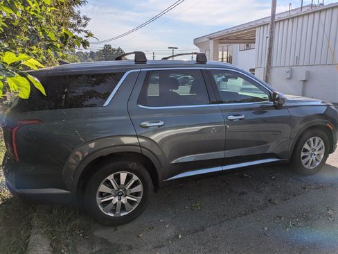 Used 2023 Hyundai Palisade SEL FWD image 4