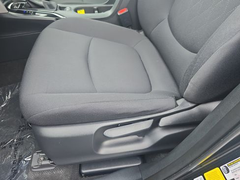 Used 2024 Toyota Corolla Cross LE w/ Moonroof Package FWD image 27