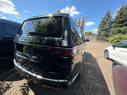 Used 2024 Jeep Wagoneer L Series II w/ Flexible Seating Group AWD/4WD image 6