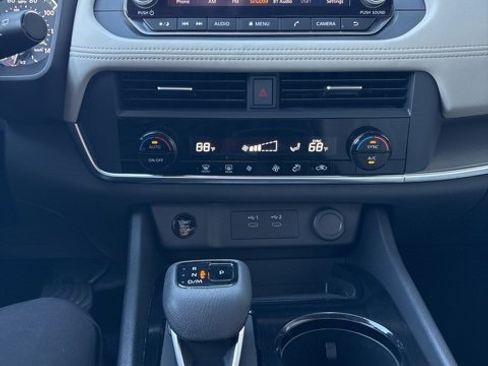 Certified 2025 Nissan Rogue SV image 9