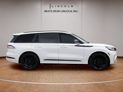 Used 2025 Lincoln Aviator Reserve w/ Equipment Group 201A AWD/4WD image 4