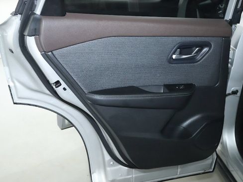 Used 2023 Nissan Rogue SV AWD/4WD image 13