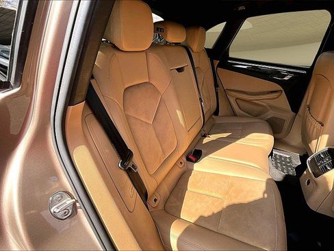 Used 2017 Porsche Macan image 26