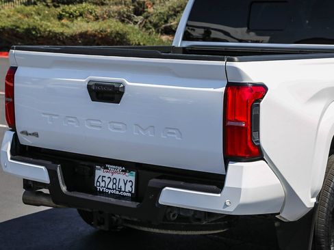 Certified 2024 Toyota Tacoma SR5 AWD/4WD image 8