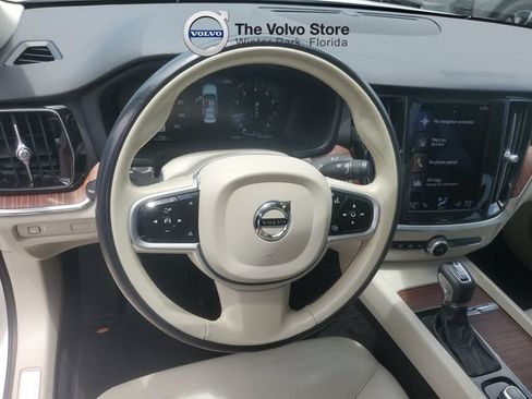 Used 2021 Volvo S60 T5 Momentum FWD image 17